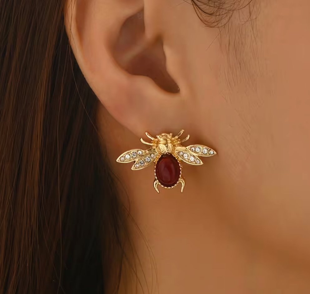 Pair of Elegant Golden Bee Earrings with Sparkling Rhinestones and Gem