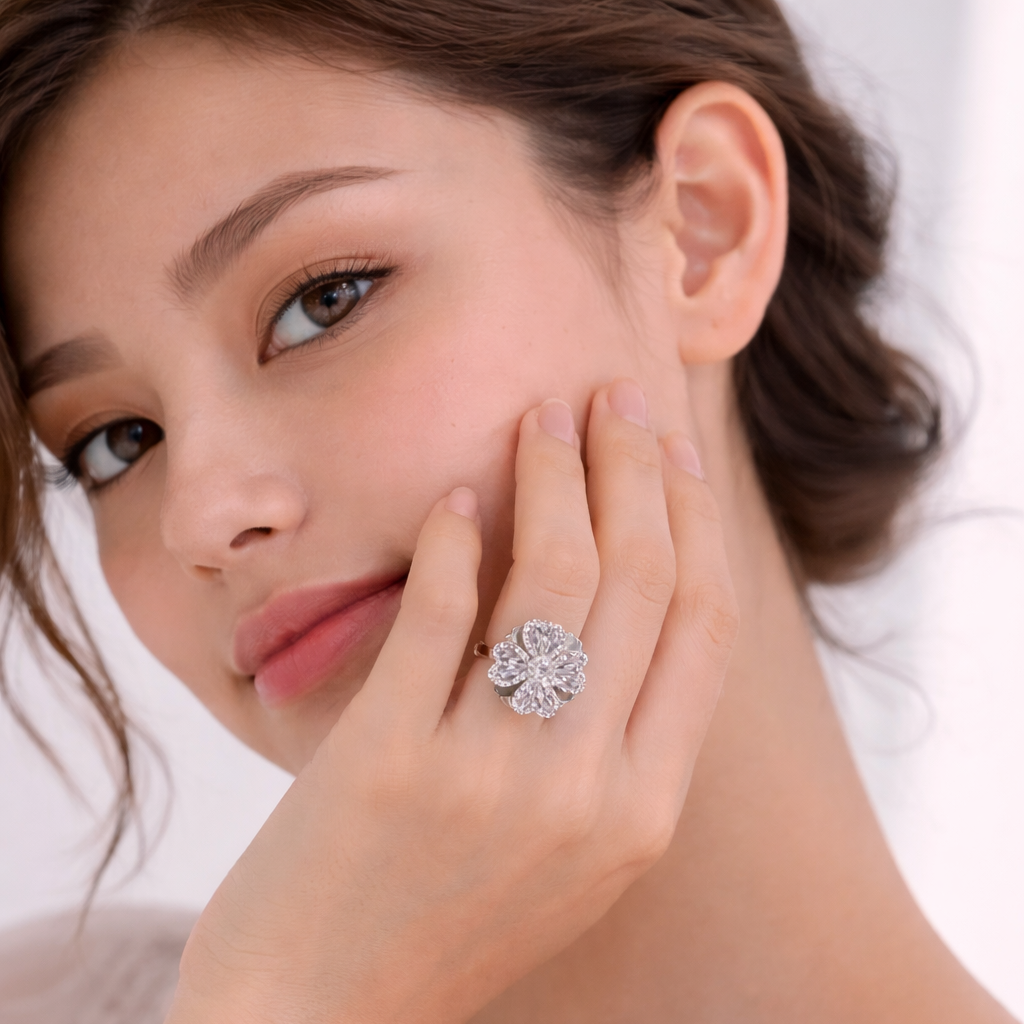 Rotating Adjustable Four-Leaf Clover Ring for Women – Cubic Zirconia Spinner Ring