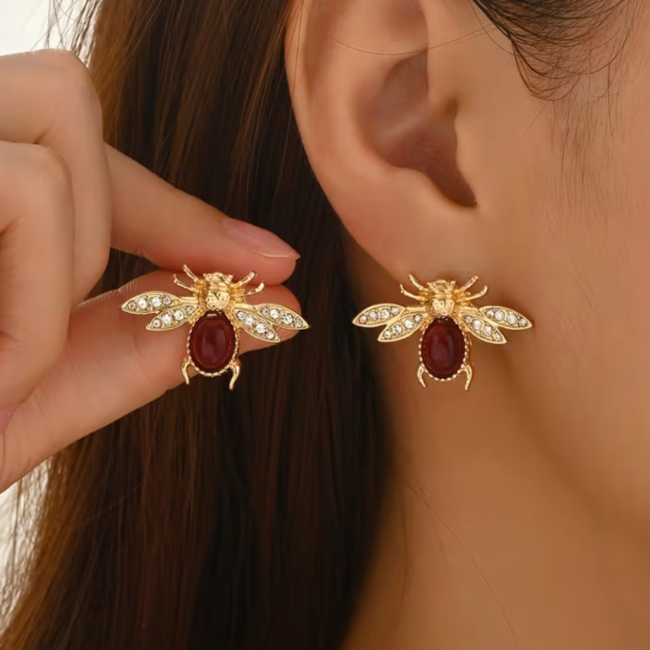 Pair of Elegant Golden Bee Earrings with Sparkling Rhinestones and Gem