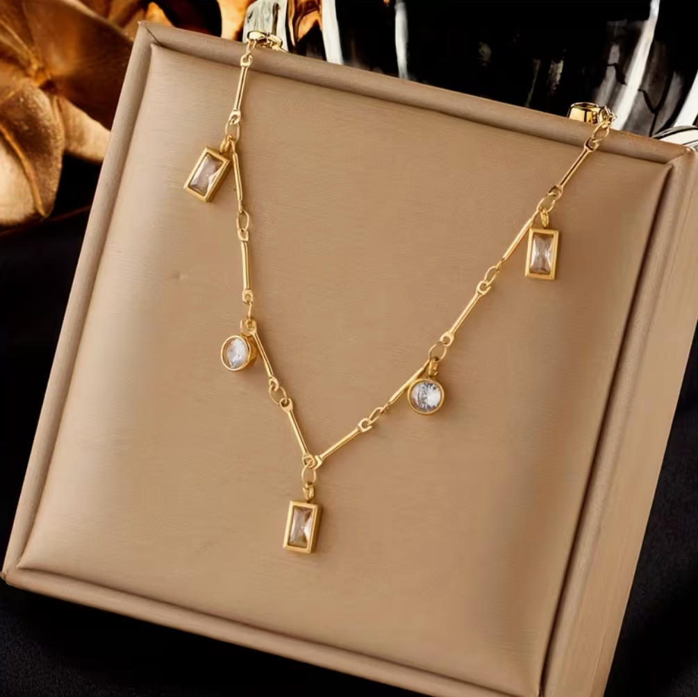 French Style Light Luxury Rhinestone Pendant Necklace