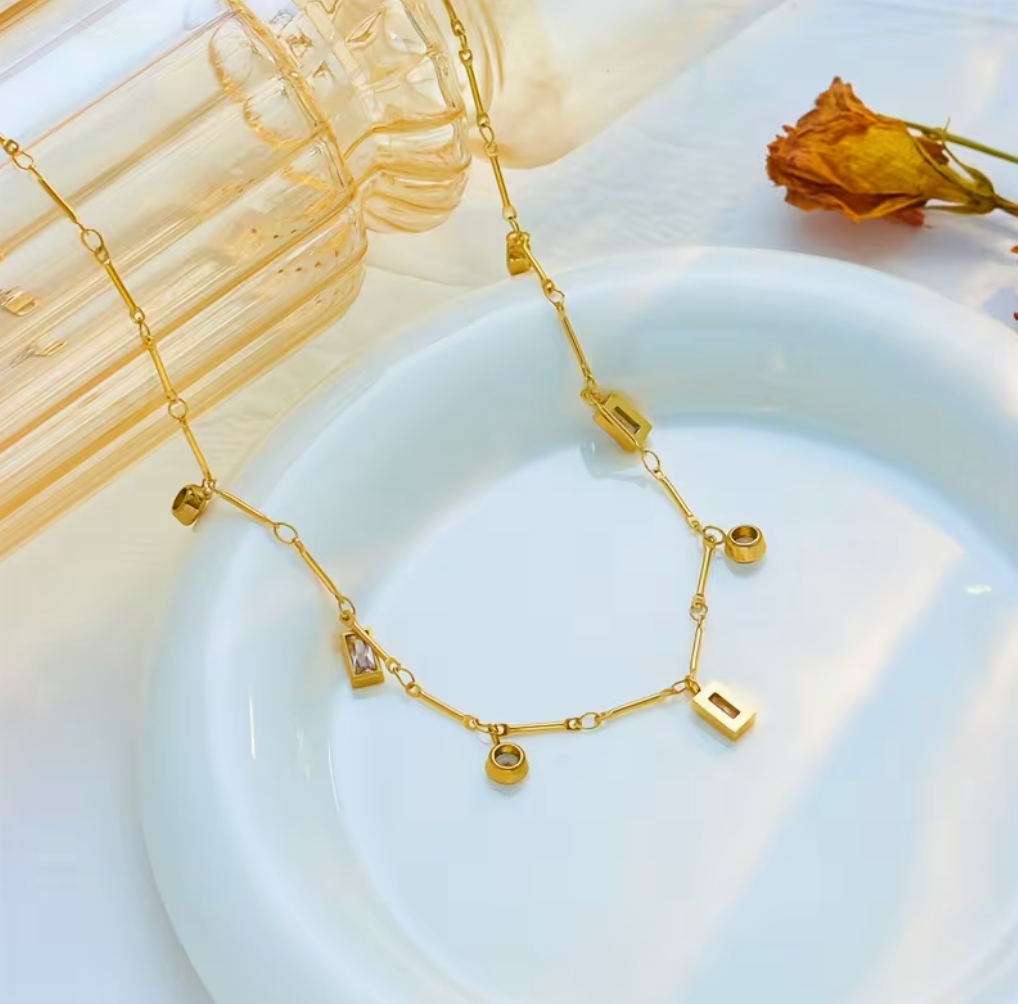 French Style Light Luxury Rhinestone Pendant Necklace